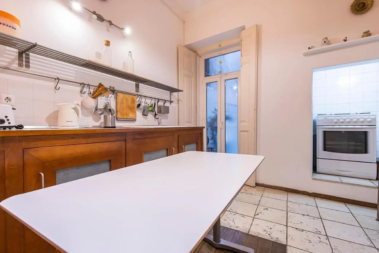 3Bdr Mouraria Apartment By Lovelystay Lisbon